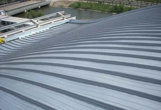Los paneles de apartadero de la PU del mantenimiento 50m m del tejado del metal de la costura de la situación Q235