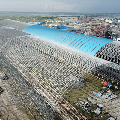 Estructura espacial de acero prefabricada para cubiertas de proyectos de construcción con paneles sándwich y diseño de gran envergadura