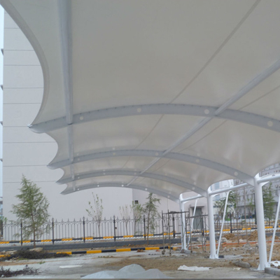 Las estructuras de la tela de la tensión de Q235B diseñan la vela de la sombra de la membrana del panel de 2.5m m 1.5m m