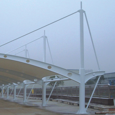 Las estructuras de la tela de la tensión de Q235B diseñan la vela de la sombra de la membrana del panel de 2.5m m 1.5m m