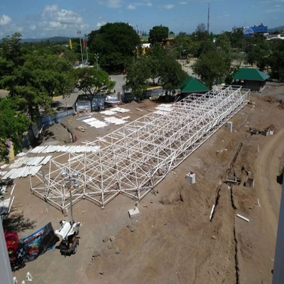 El espacio de acero Q355 enmarca la techumbre de la estructura de acero de la construcción de 0.5m m 0.9m m