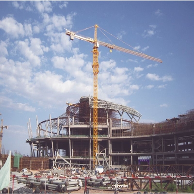 El espacio de acero prefabricado Q235 enmarca el edificio de la estructura de acero del tejado de 820m m
