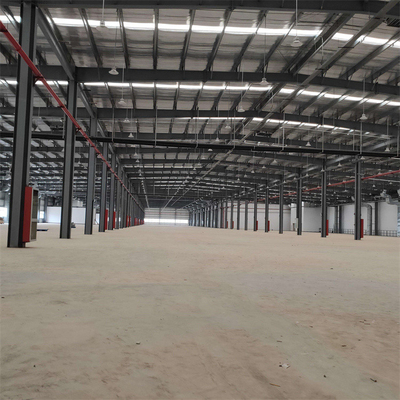 Q355B curvó el viento de la soldadura de la estructura de tejado de Warehouse 120m m resistente