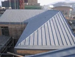 Los paneles de apartadero de la PU del mantenimiento 50m m del tejado del metal de la costura de la situación Q235