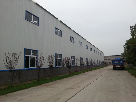 Q345 prefabricó el braguero de acero Warehouse del taller de la estructura de acero blanco