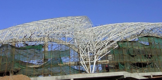 Tejado de acero de la luz de la estructura de tejado del marco del espacio de la casa prefabricada larga del palmo 0.8m m