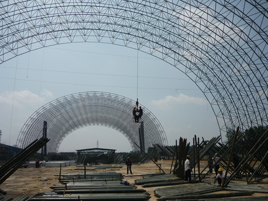 Tejado constructivo 950m m de la PU del tejado del espacio del marco de la estructura prefabricada del braguero un servicio de la parada