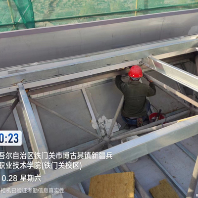 Q235 Estructura de las armaduras de acero galvanizado Gran capacidad de flexión Color gris