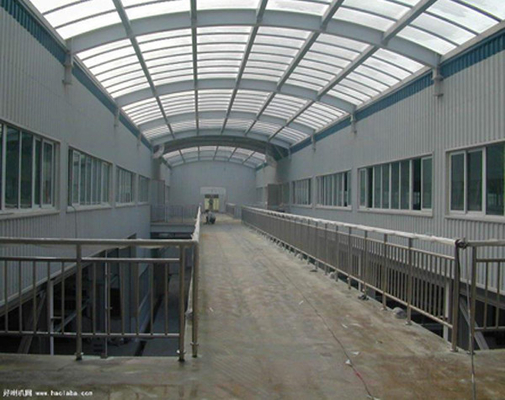 Construcciones prefabricadas de acero para grandes fábricas y almacenes. Soluciones duraderas y personalizables.
