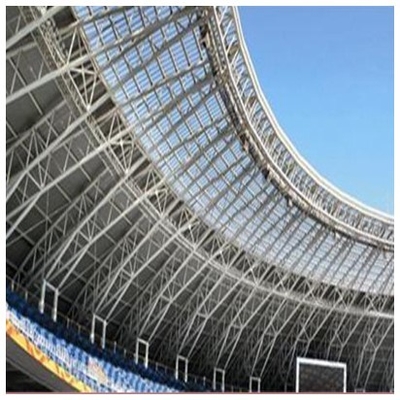 S235JR Construcción prefabricada de acero con techo ligero de 150 mm para sala de deportes
