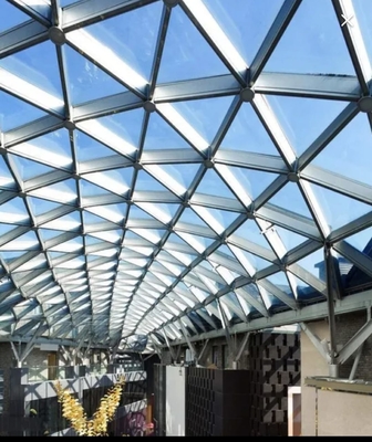 Construcción prefabricada de acero con techo de iluminación triangular con vidrio
