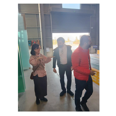 Visita a la fábrica de un sistema de paredes cortinas de vidrio o de aluminio