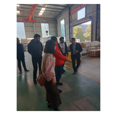 Visita a la fábrica de un sistema de paredes cortinas de vidrio o de aluminio