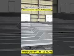 Gran claraboya Velux de doble cúpula con marco de aluminio curvo para edificios de diseño elegante